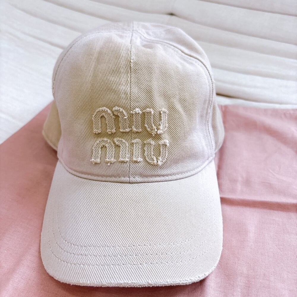 95% NEW MIUMIU HAT WITH DUST BAG, L